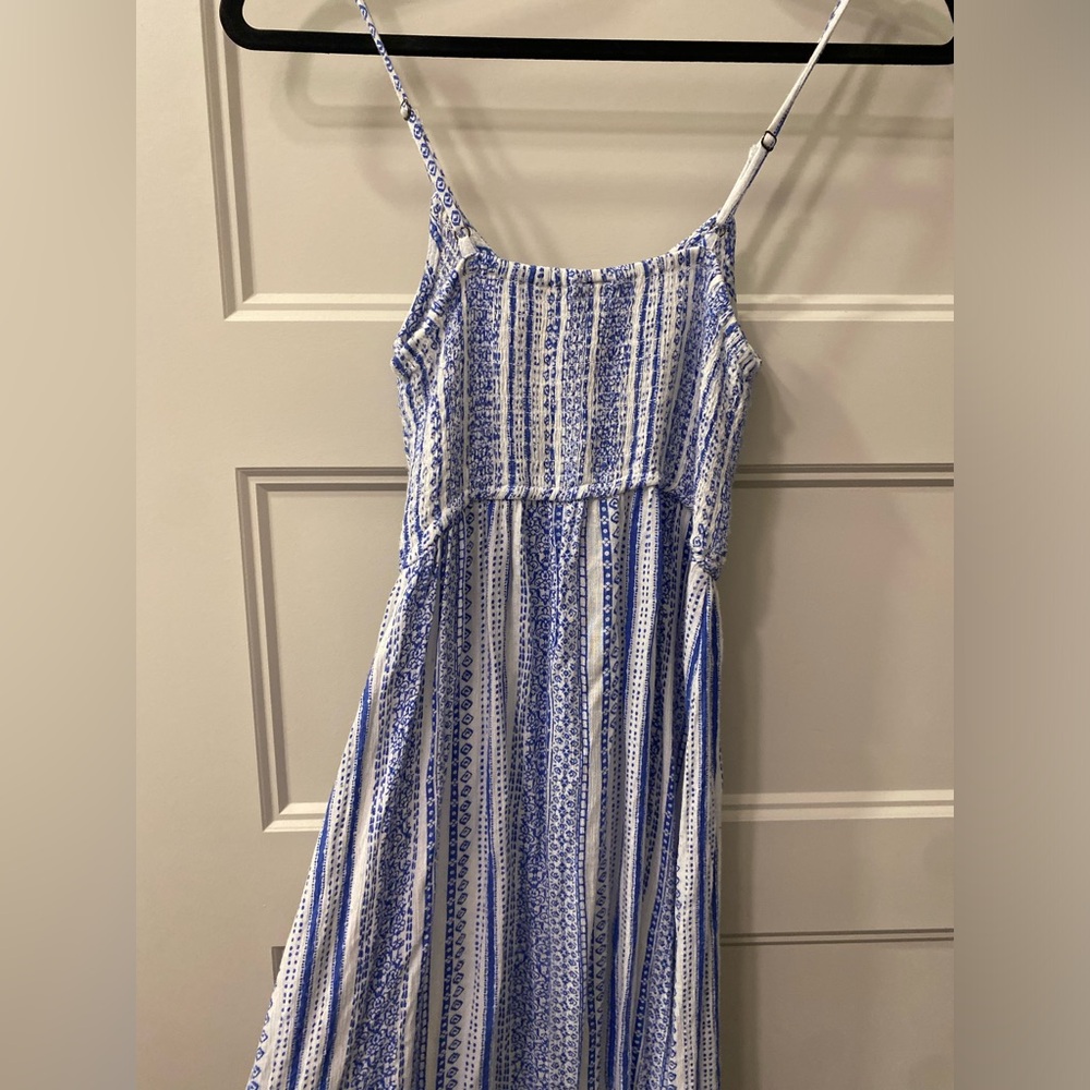 Japna~Adorable Blue & White Patterned Flowy Midi Dress W/ Smocked Top~Size XS - Picture 8 of 9